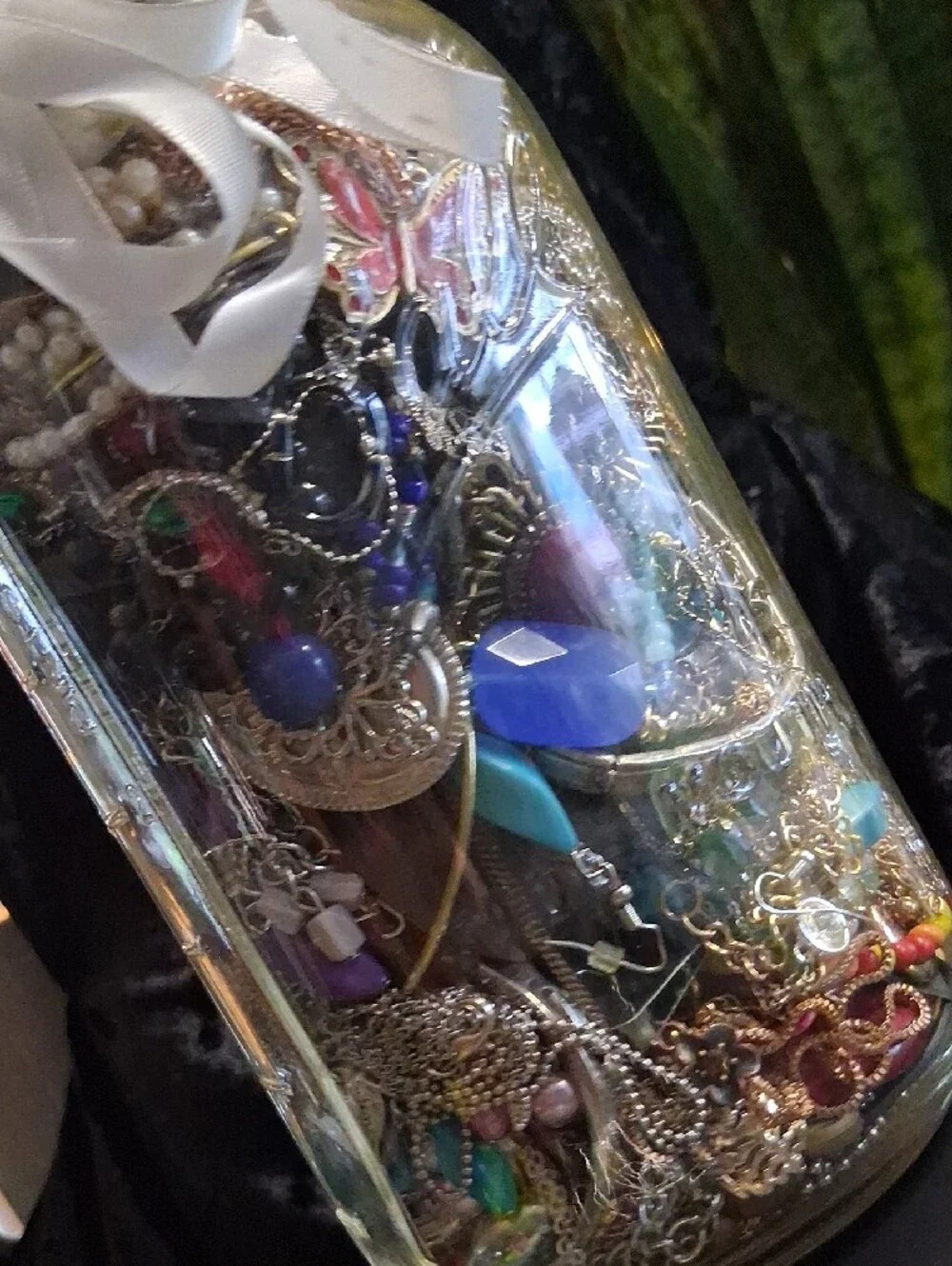 Mystery Jewelry Jar 1/2 Gallon Mason Jar 5 Lbs . Lots Of Beautiful Jewelry.